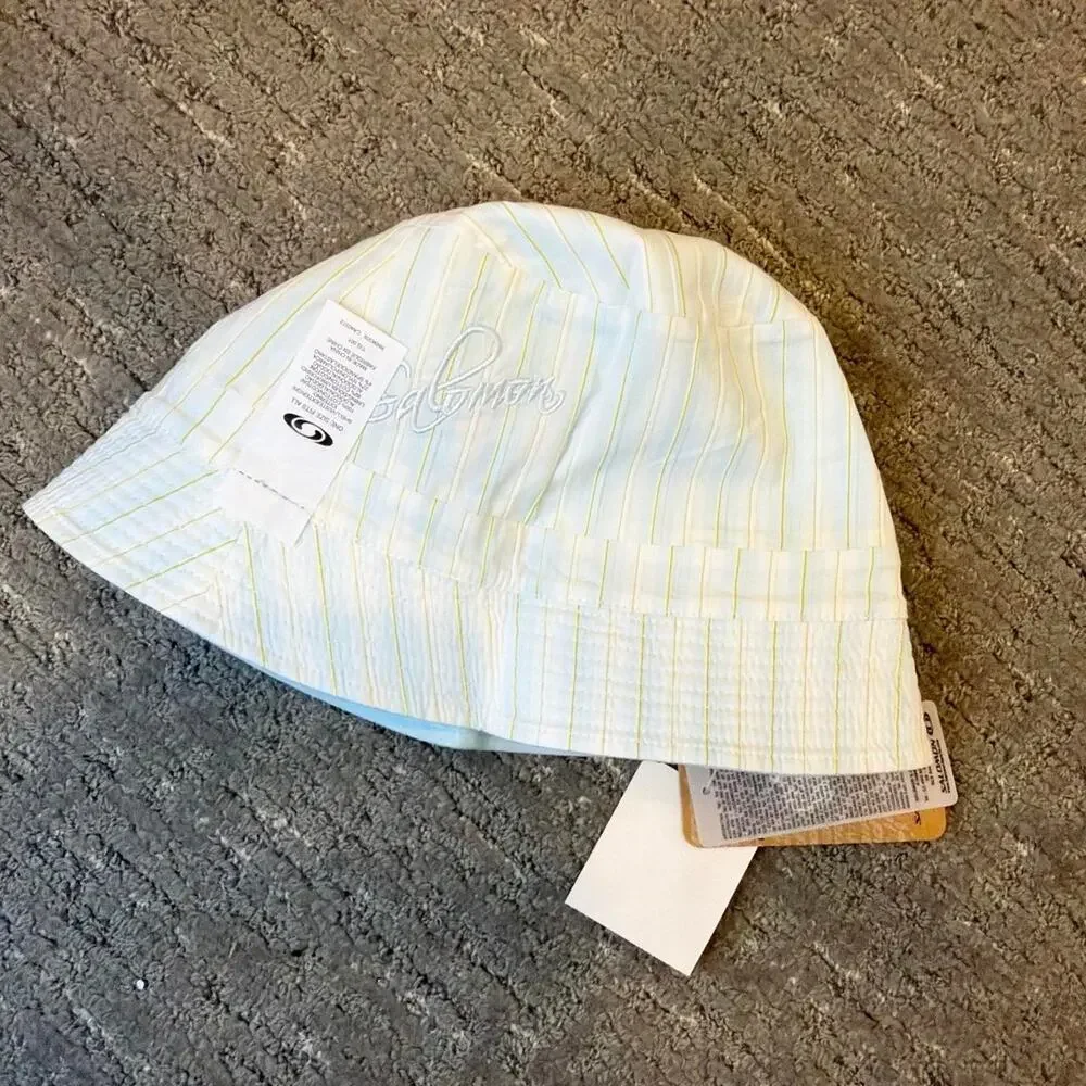 The cutest blue beachy reversible bucket hat - vintage y2k NWT
